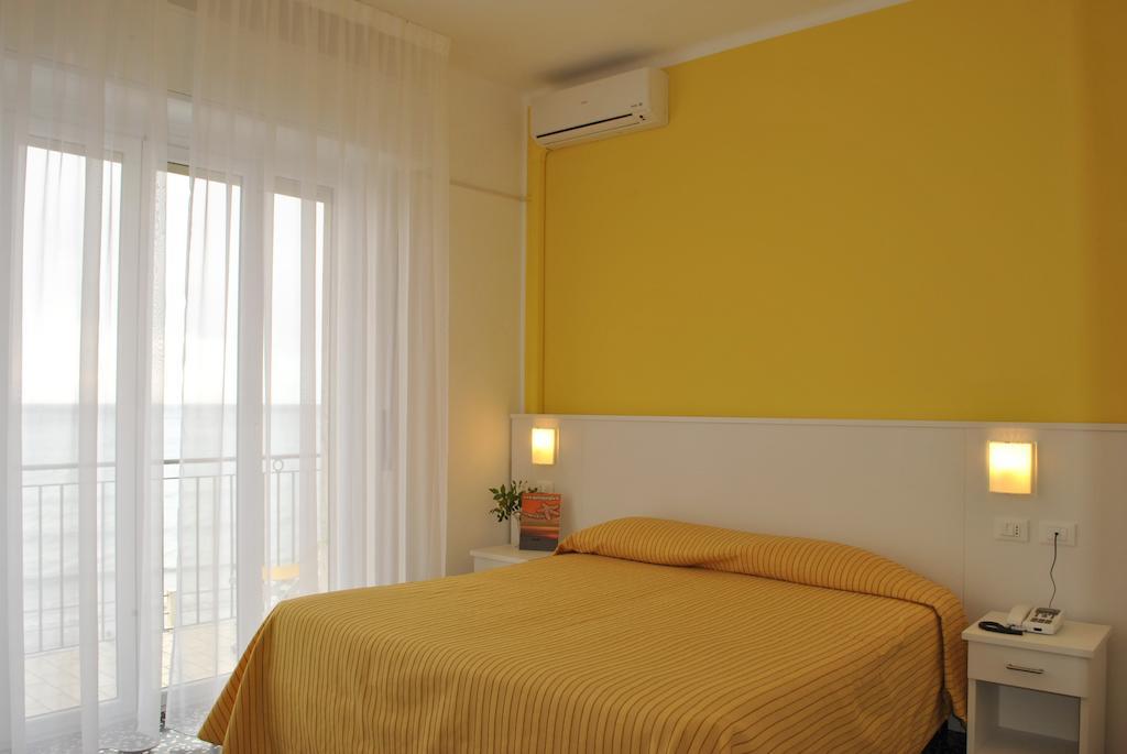 Hotel Bristol 라이구에글리아 외부 사진
