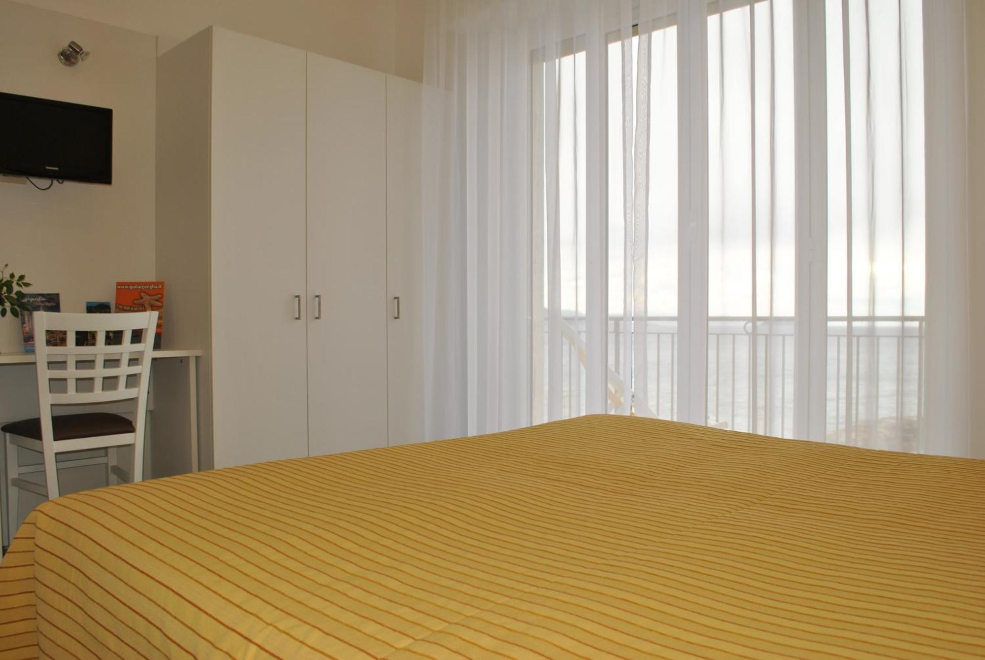 Hotel Bristol 라이구에글리아 외부 사진