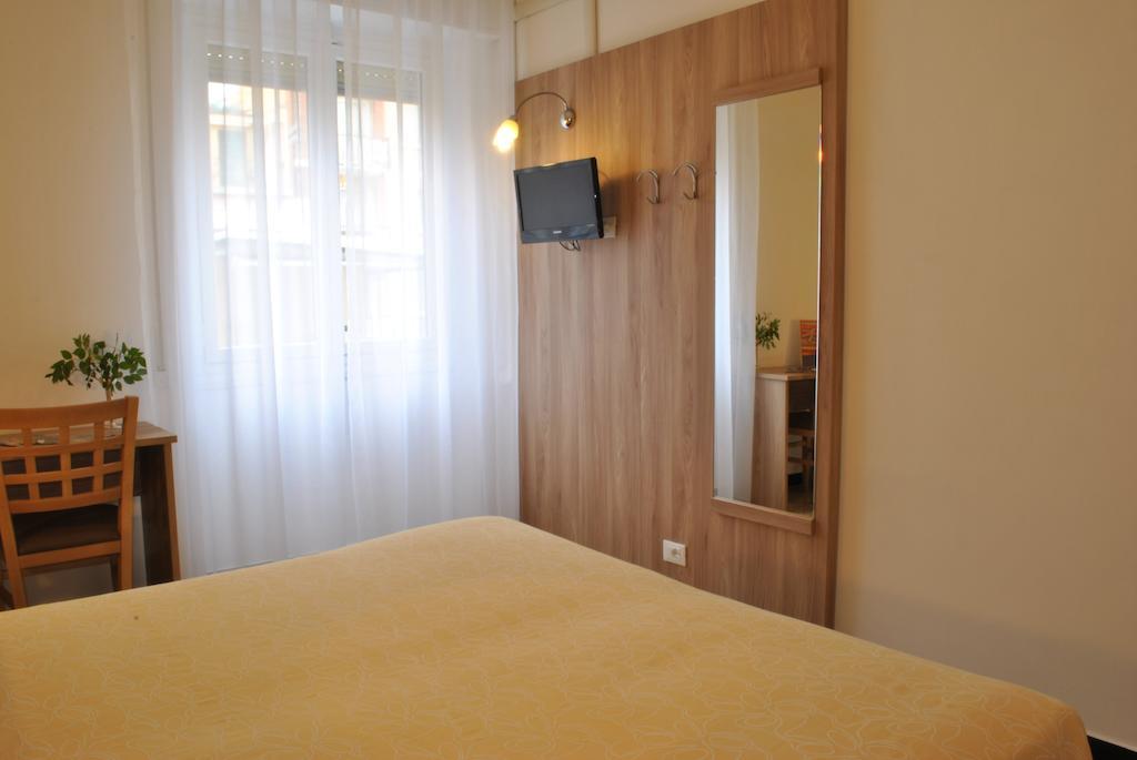 Hotel Bristol 라이구에글리아 객실 사진