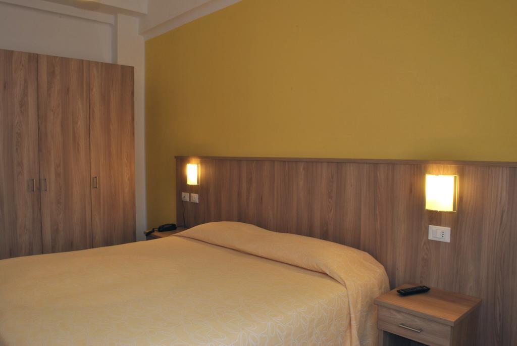 Hotel Bristol 라이구에글리아 객실 사진