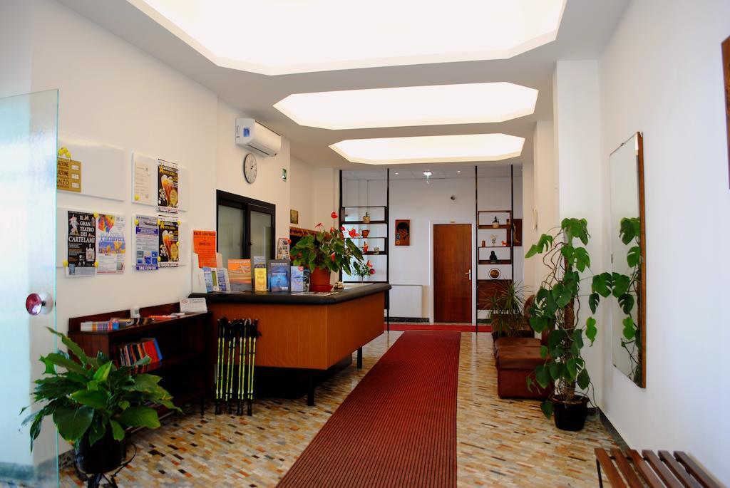Hotel Bristol 라이구에글리아 외부 사진