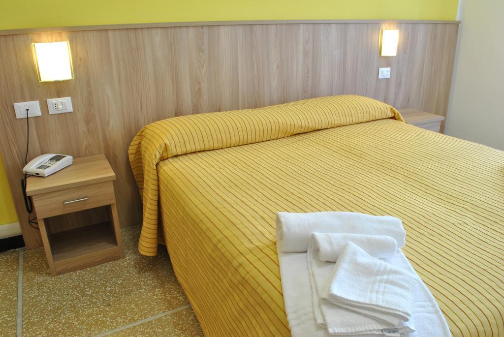 Hotel Bristol 라이구에글리아 외부 사진