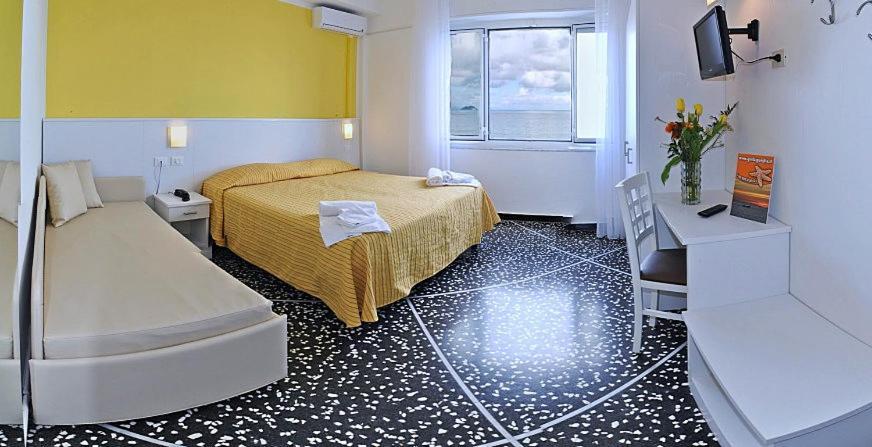 Hotel Bristol 라이구에글리아 외부 사진